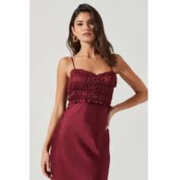 Astr the Label Midi Dress - Picture 4 of 11